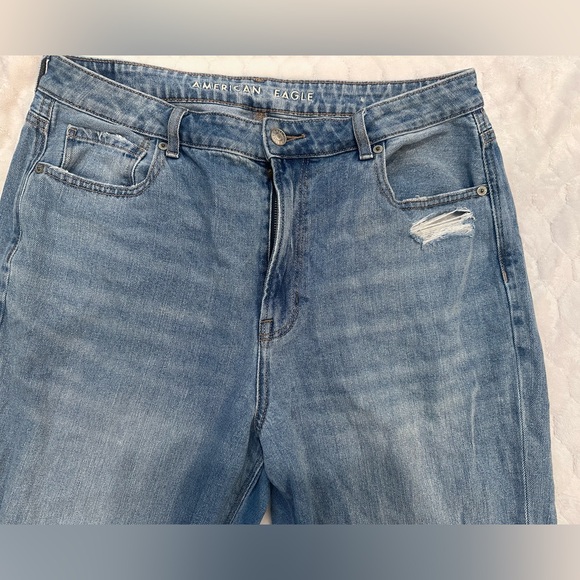 American Eagle Outfitters Light Blue Distressed Mom Jeans Sz 14R - Picture 4 of 9